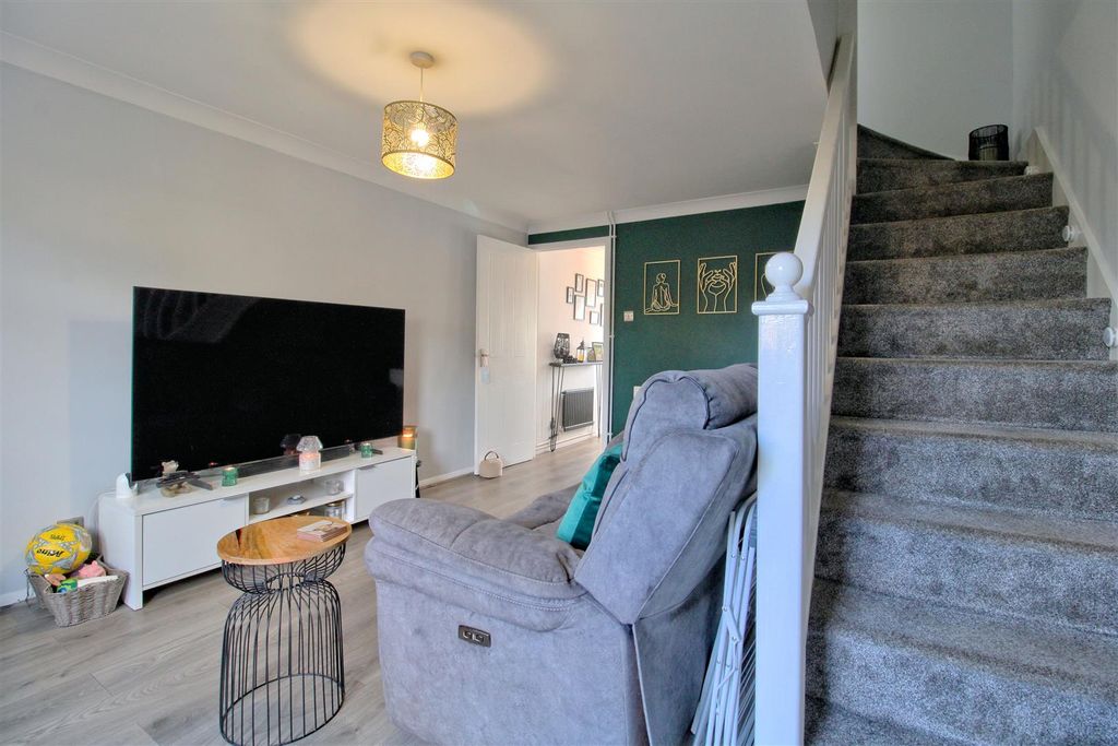 Property photo 3 of 34 Lounge 2.Jpg