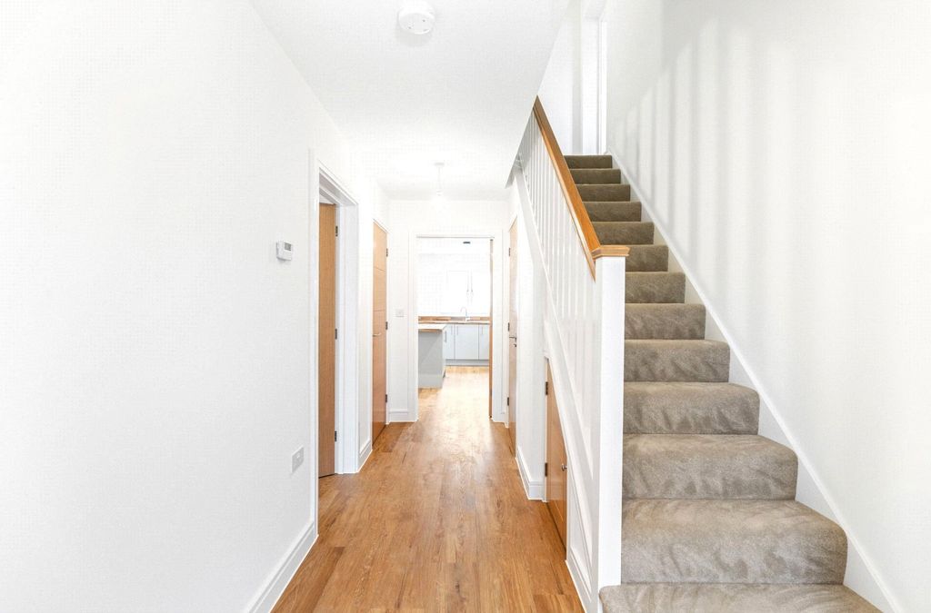 Property photo 3 of 9 Example