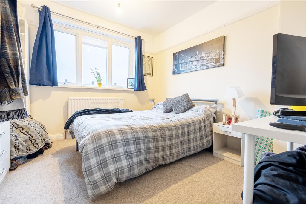 Property photo 3 of 8 Bedroom Two