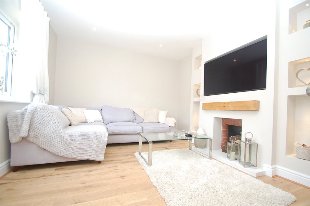 Property photo 2 of 14 Lounge