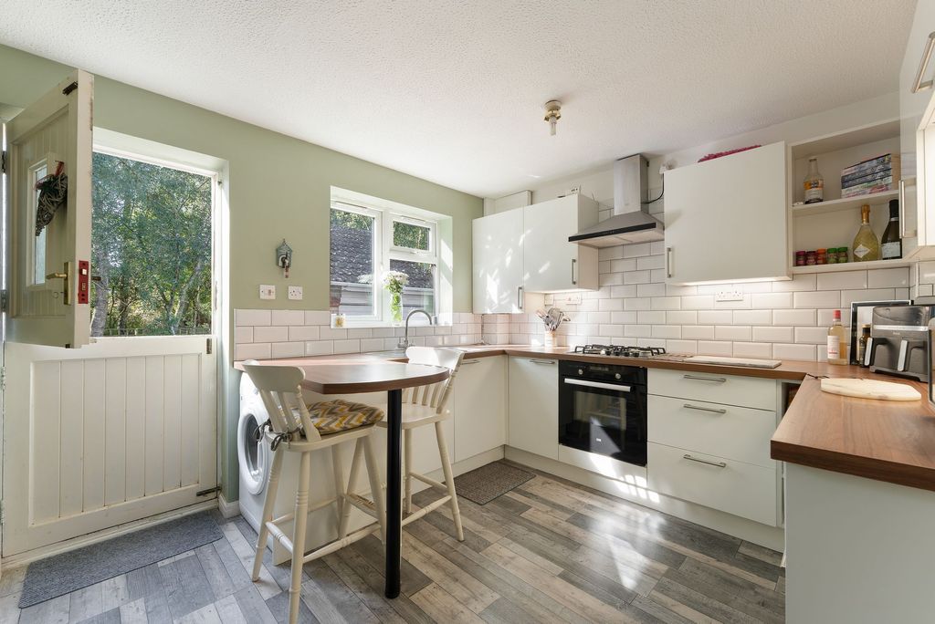 Property photo 3 of 16 Breakfast Kitchen