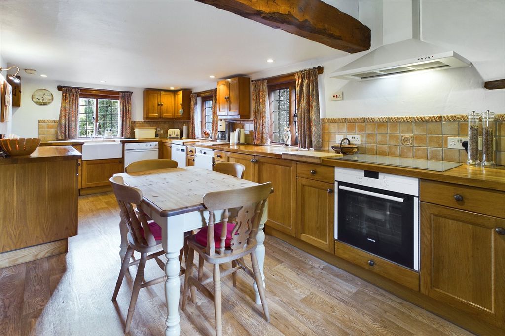 Property photo 3 of 30 Kitchen