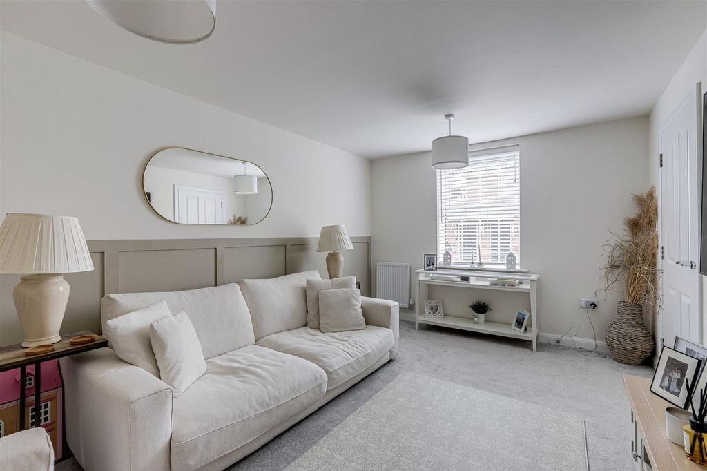 Property photo 2 of 25