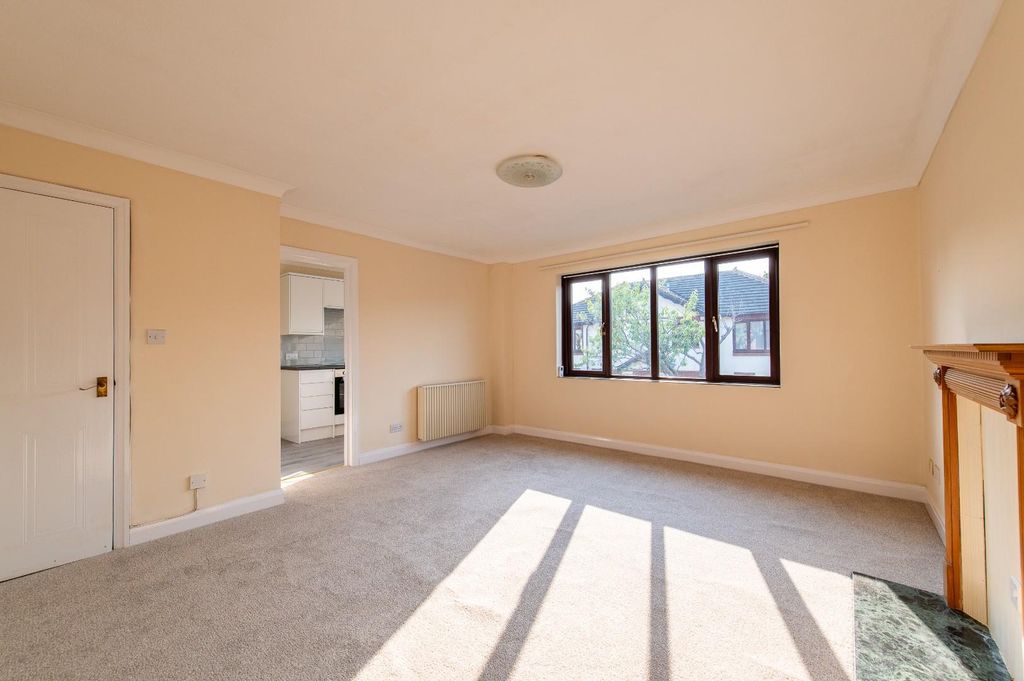 Property photo 2 of 11 Living Room