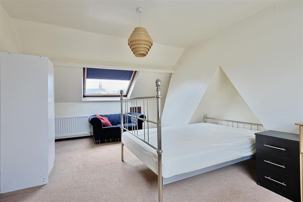 Property photo 1 of 10 D9D64Bfe-Ff9E-4F93-A46A-03C1586D536E_1_201_A.Jpeg