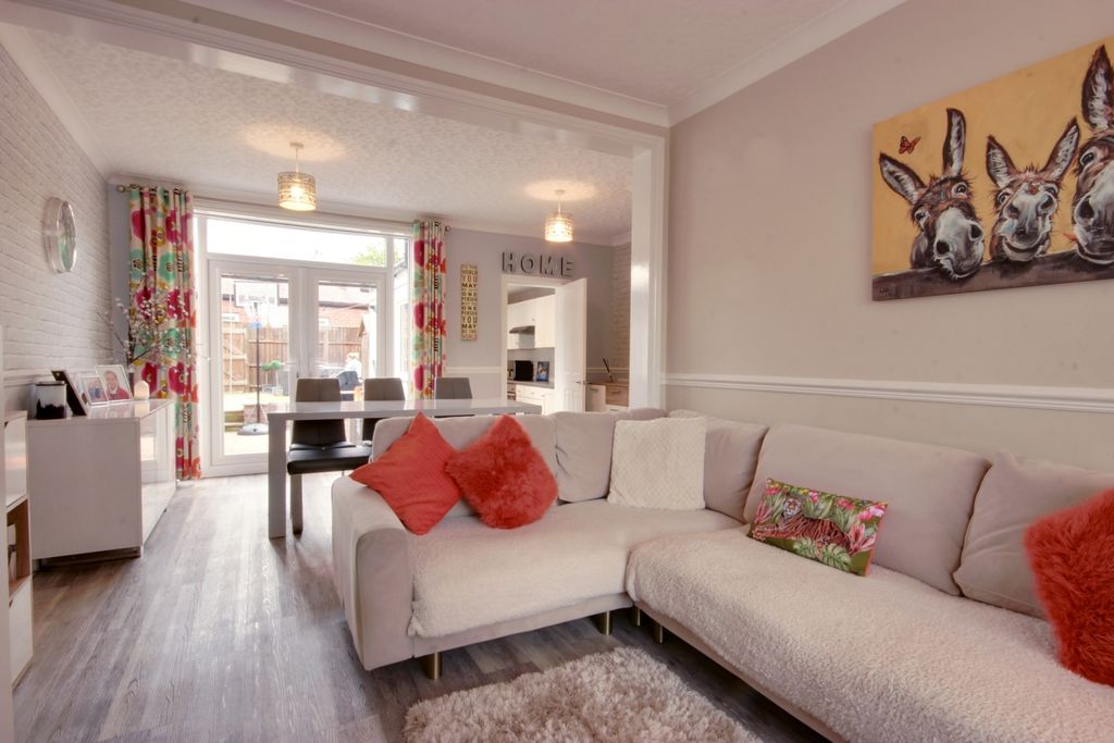 Property photo 1 of 18 1 Lounge Din D