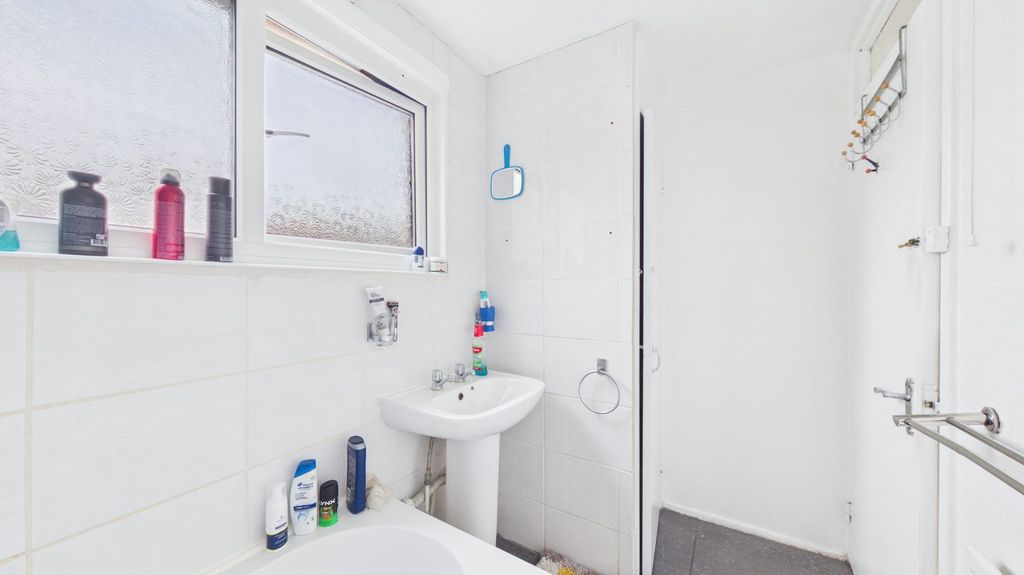 Property photo 2 of 36