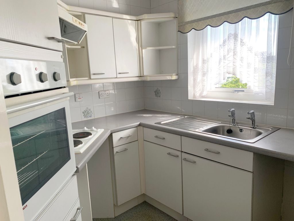 Property photo 2 of 9 Kitchen