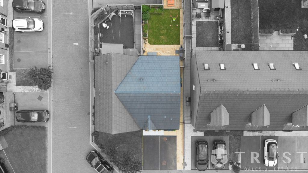 Property photo 2 of 33