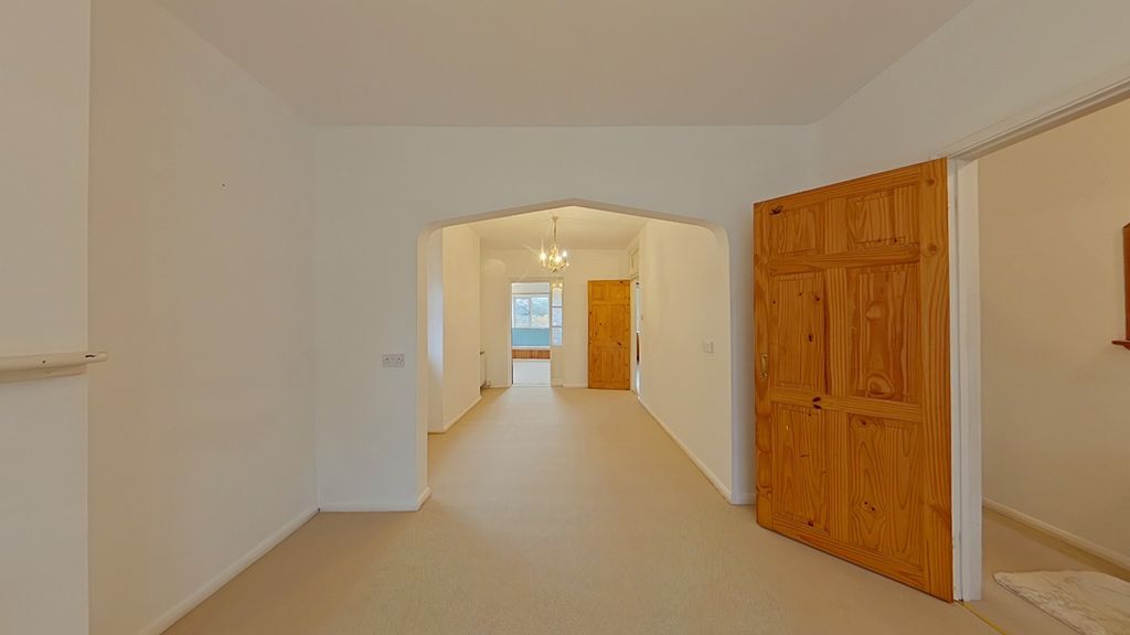 Property photo 3 of 13 Through Lounge