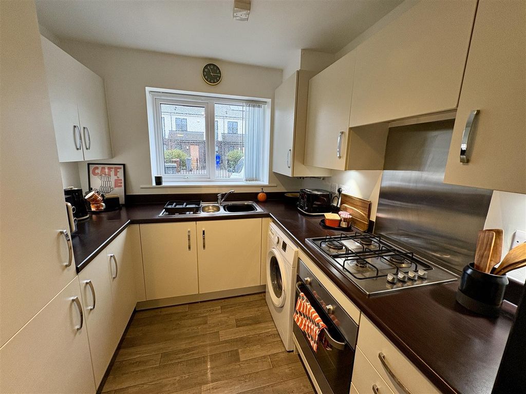 Property photo 3 of 27