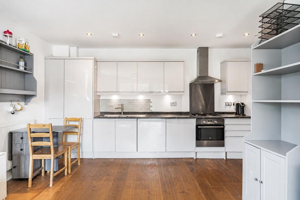 Property photo 2 of 11 Correct New Kitchen Fennell.Png