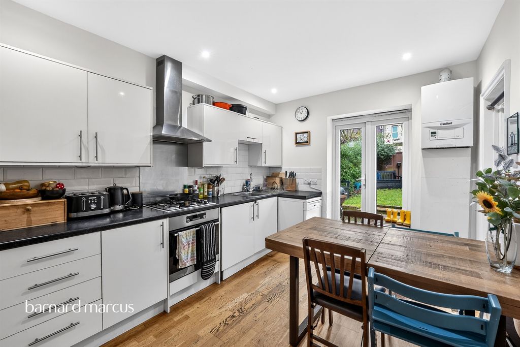 Property photo 2 of 11