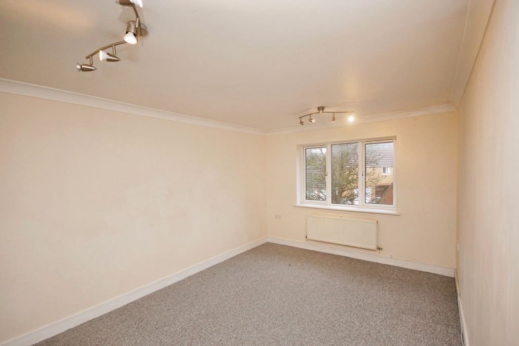 Property photo 2 of 17 Lounge