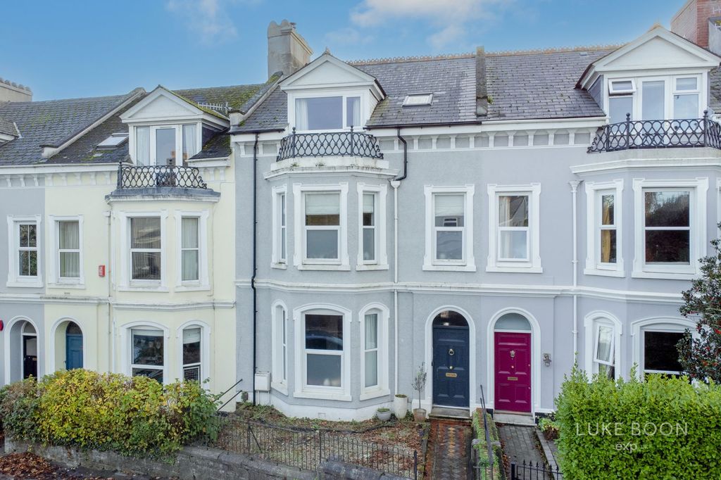 Property photo 1 of 31