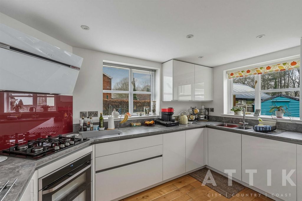 Property photo 3 of 28 9.Jpg