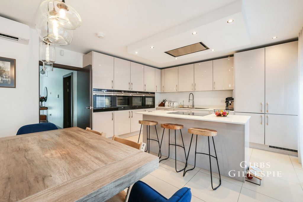 Property photo 2 of 18 Pbox-Img.Jpg