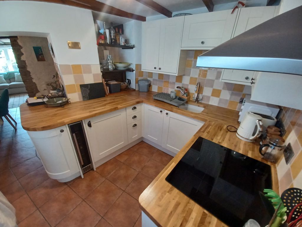 Property photo 3 of 18 Kitchen