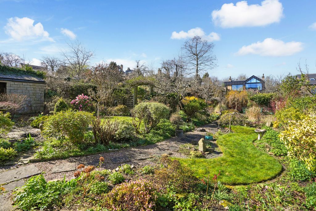 Property photo 2 of 38 Rear Garden