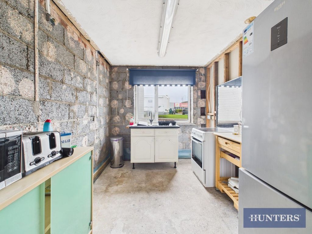 Property photo 3 of 17 Kitchen