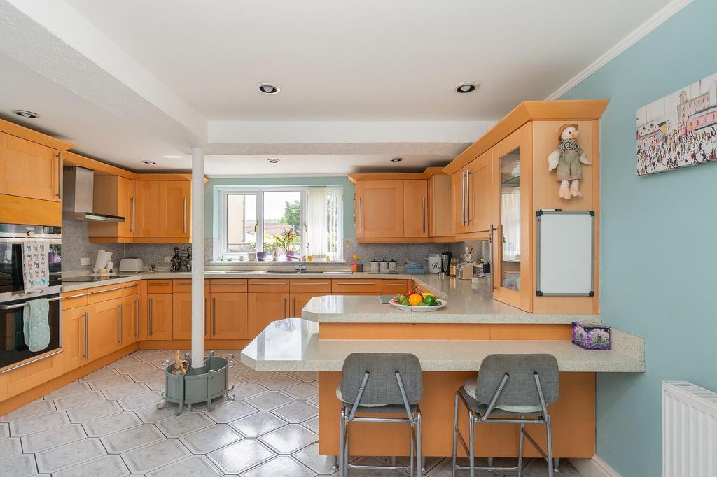 Property photo 3 of 35 8H3Rbd - Kitchen Diner E.Jpg