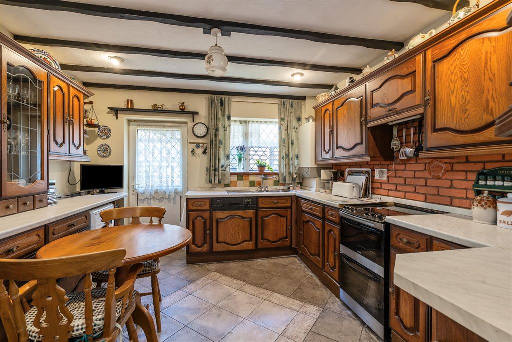 Property photo 2 of 10 92 Melton Avenue_4.Jpg