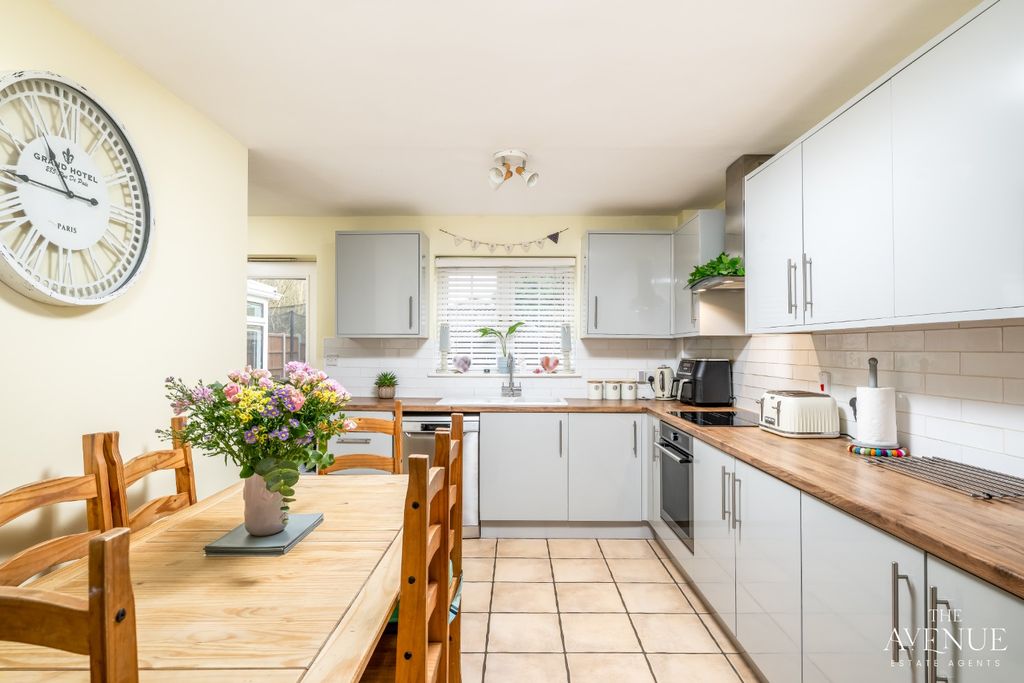 Property photo 2 of 41 4904893