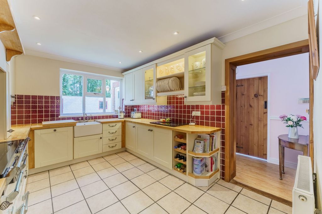 Property photo 3 of 36