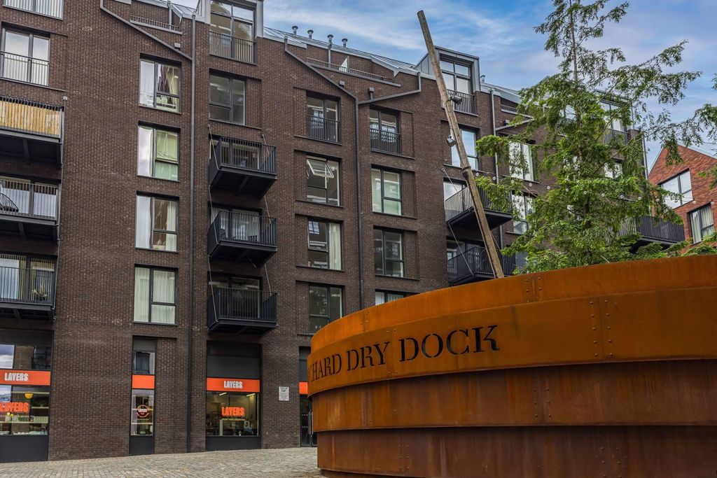 Property photo 3 of 11