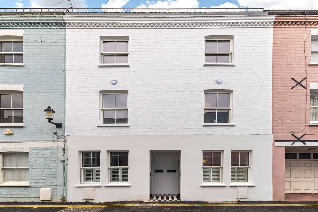 Property photo 2 of 17 Mews