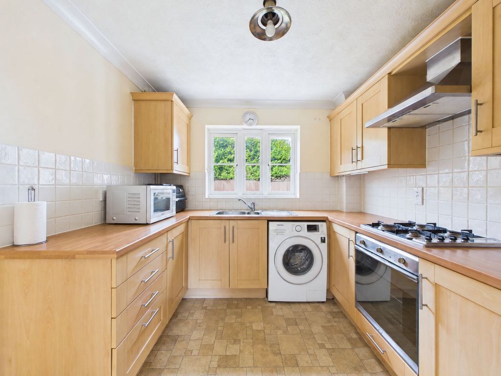 Property photo 2 of 11 Kitchen