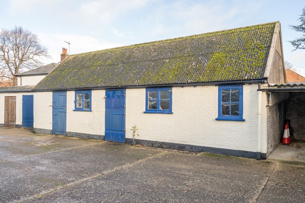 Property photo 3 of 26