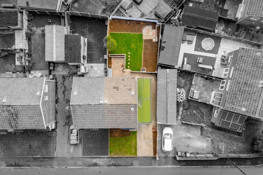 Property photo 2 of 21