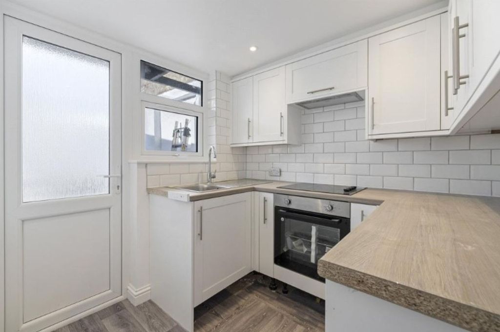 Property photo 2 of 10 Flat One - Kitchen