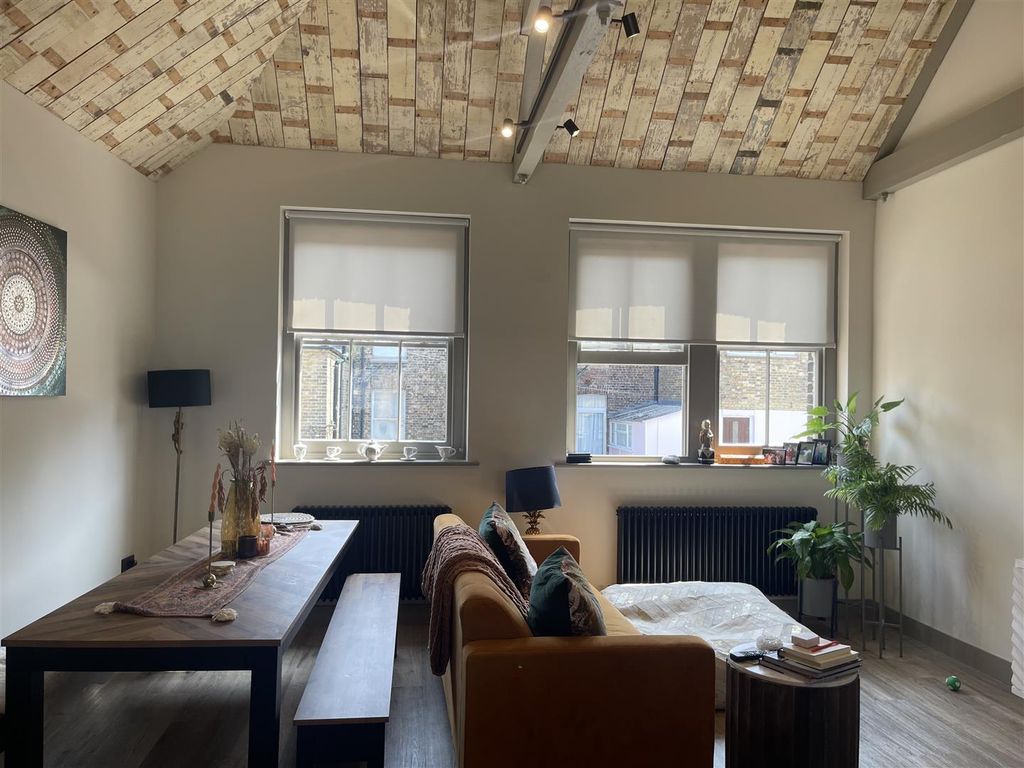 Property photo 3 of 12 Lr Dr.Jpg