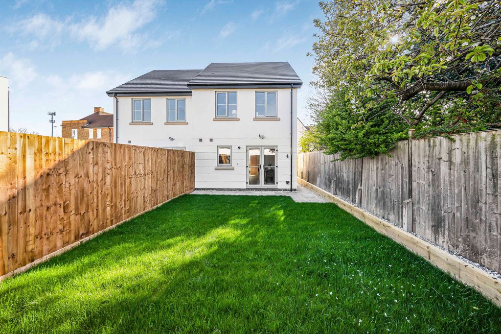 Property photo 1 of 22