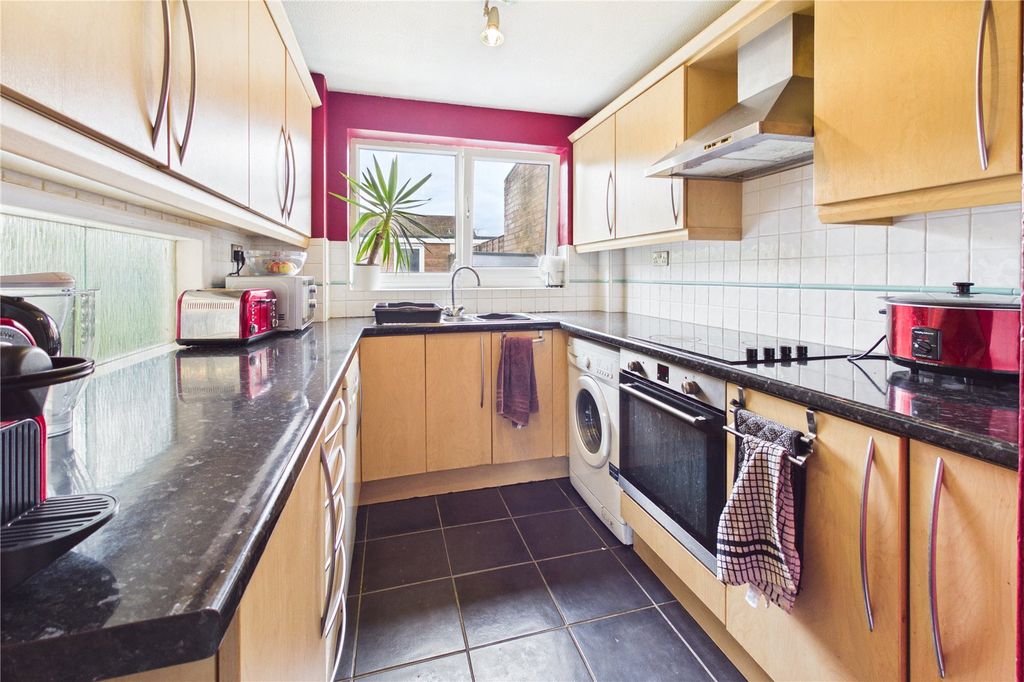 Property photo 3 of 21 Kitchen