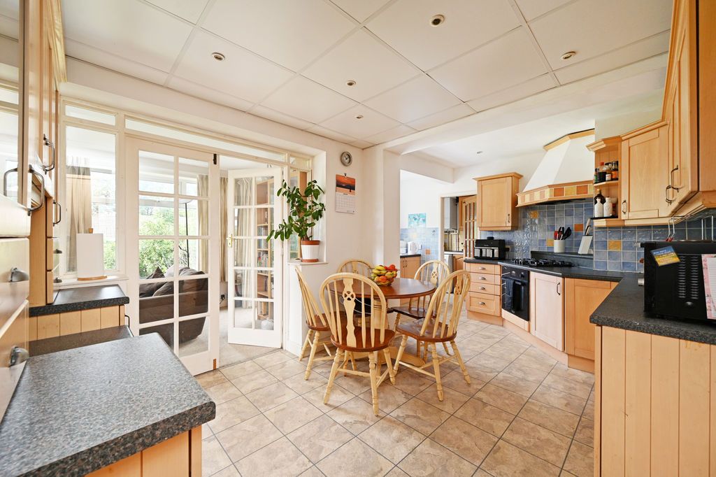 Property photo 2 of 31 Dining Kitchen