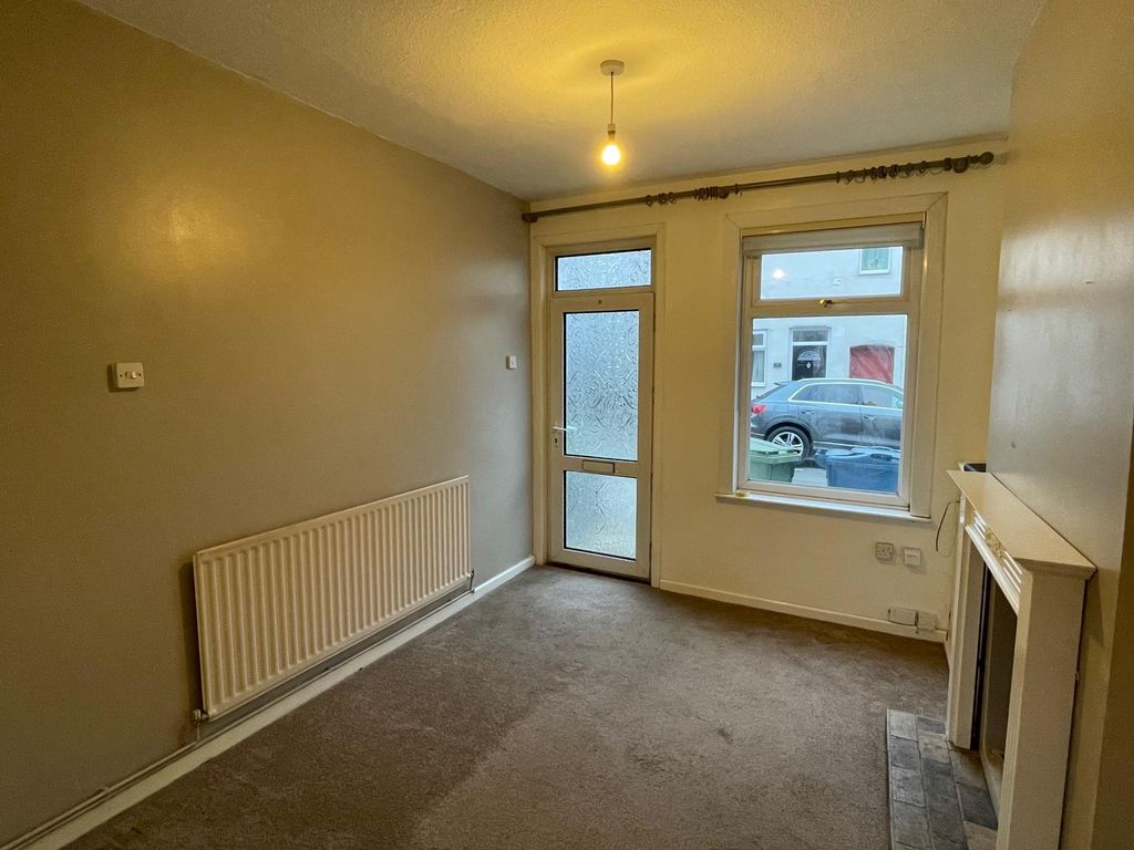 Property photo 3 of 12 Living Room