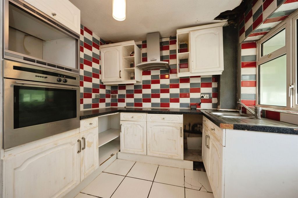 Property photo 3 of 24