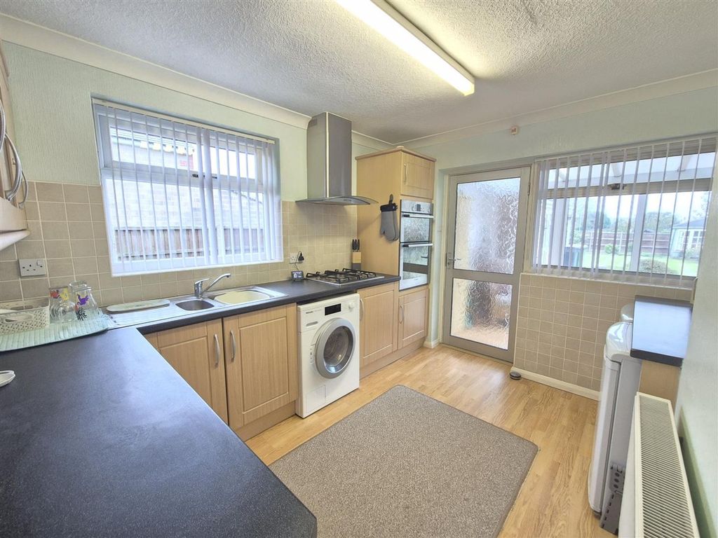 Property photo 3 of 14 Kitchen/Diner