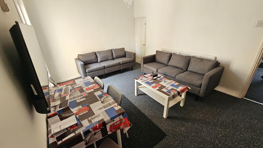 Property photo 3 of 11