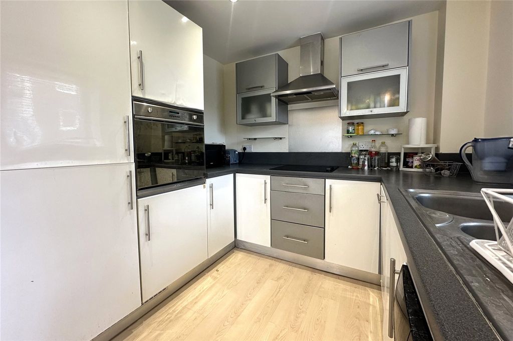 1 bed flat for saleWinterthur Way, Basingstoke, Hampshire RG21 photo 4