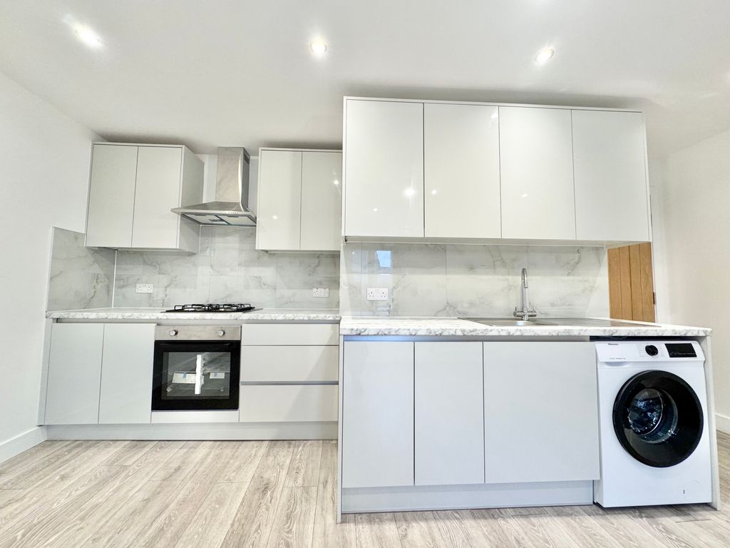 Property photo 3 of 7 Kitchen