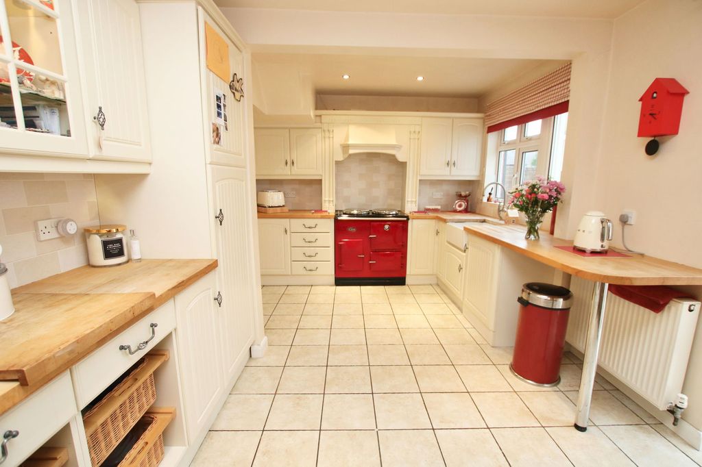 Property photo 3 of 23