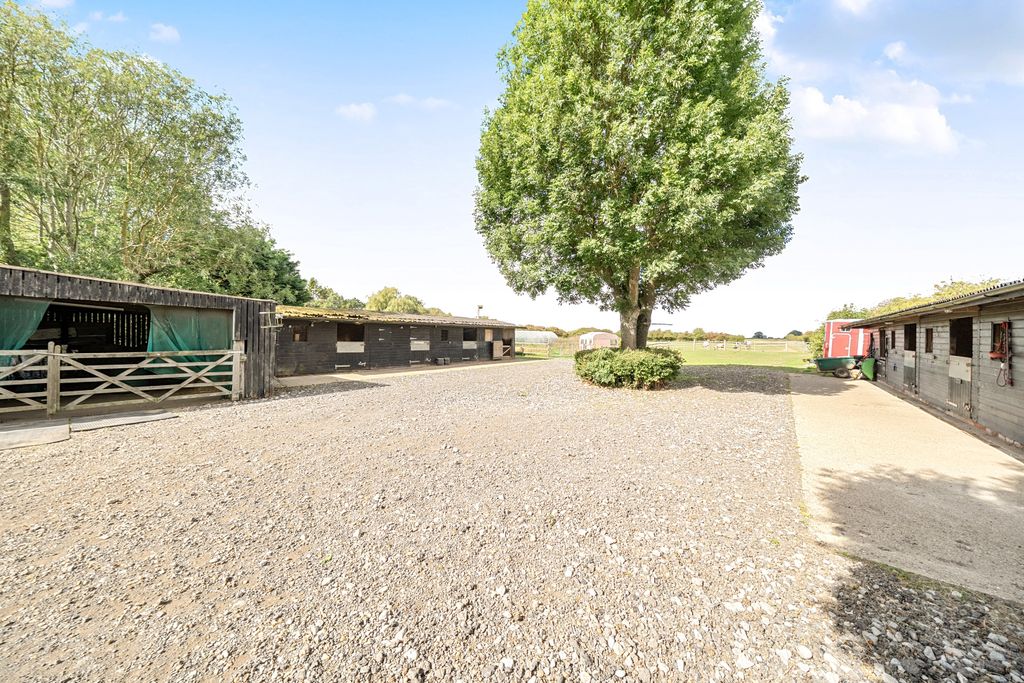 Property photo 3 of 25