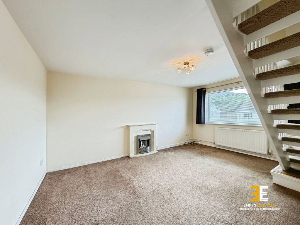 Property photo 2 of 31