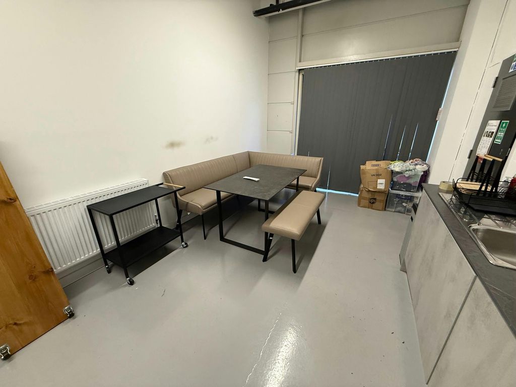 Property photo 3 of 18 16.Jpg