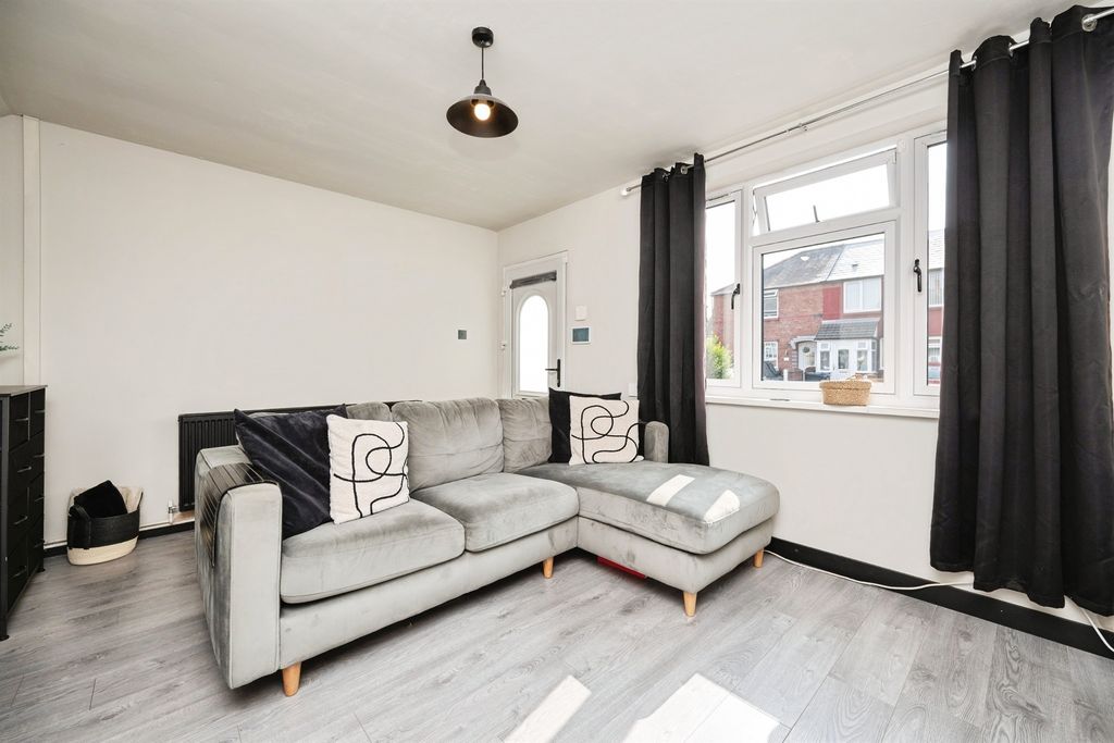 Property photo 2 of 17
