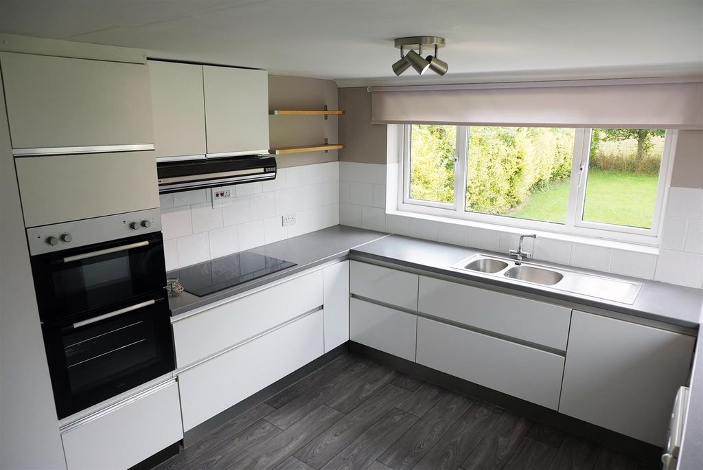 Property photo 2 of 13 Dsc03502-Recovered.Jpeg